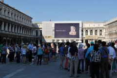 03_giant-advertising-correr-museum-venice_bulgari