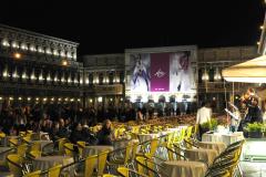 01_giant-advertising-venice_ake
