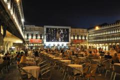 07_giant-advertising-venice_etro