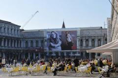 10_giant-advertising-venice_handm