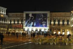 12_giant-advertising-venice_handm