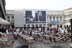 14_giant-advertising-venice_heach