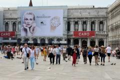 21_giant-advertising-venice_jlc