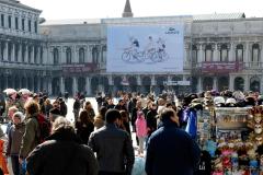 23_giant-advertising-venice_lacoste