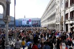 24_giant-advertising-venice_lg