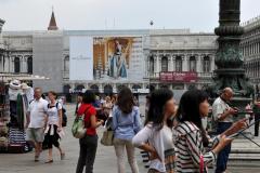 39_giant-advertising-venice_moet
