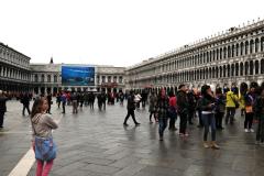 44_giant-advertising-venice_omega