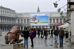 48_giant-advertising-venice_samsung