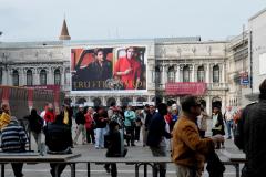 54_giant-advertising-venice_trussardi