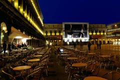 56_giant-advertising-venice_trussardi