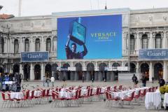 63_giant-advertising-venice_versace