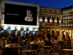 02_giant-advertising-venice_bulgari