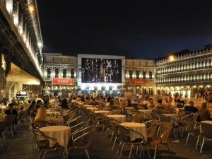 07_giant-advertising-venice_etro