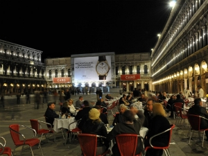 17_giant-advertising-venice_iwc