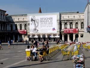 31_giant-advertising-venice_mcarthurglen