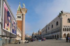 11_giant-advertising-marciana-library-venice_diesel