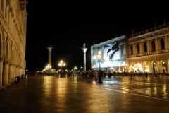 13_giant-advertising-marciana-library-venice_dolcegabbana