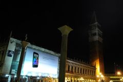 16_giant-advertising-marciana-library-venice_htc