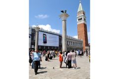 17_giant-advertising-marciana-library-venice_htc