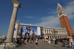 29_giant-advertising-marciana-library-venice_rinaldi