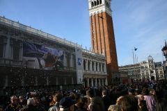 33_giant-advertising-marciana-library-venice_rolex