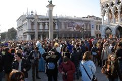 34_giant-advertising-marciana-library-venice_rolex