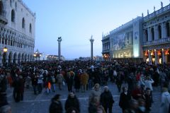 35_giant-advertising-marciana-library-venice_rolex