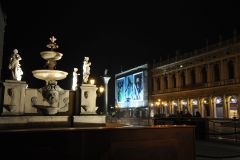 44_giant-advertising-marciana-library-venice_versace