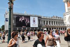 46_giant-advertising-marciana-library-venice_ysl