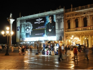 02_giant-advertising-marciana-library-venice_breitling