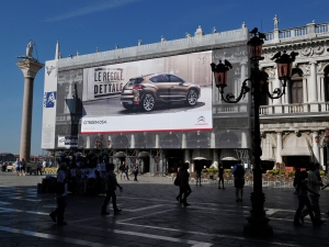 03_giant-advertising-marciana-library-venice_citroen