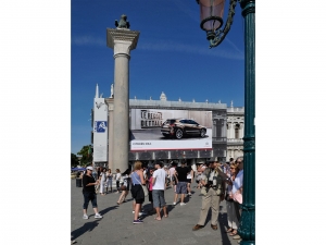 04_giant-advertising-marciana-library-venice_citroen