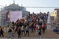 07_giant-advertising-scalzi-church-venice_McArthurGlen