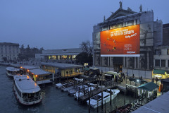 09_giant-advertising-scalzi-church-venice_easyJet