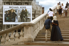 13_giant-advertising-scalzi-church-venice_michaelKors
