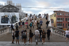 15_giant-advertising-scalzi-church-venice_michaelKors