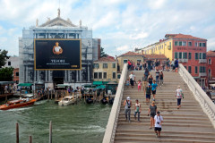 2018_05_giant-advertising-scalzi-church-venice-Qatar