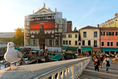 2018_08_giant-advertising-scalzi-church-venice-Lavazza