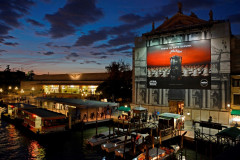 2018_10_giant-advertising-scalzi-church-venice-Lavazza