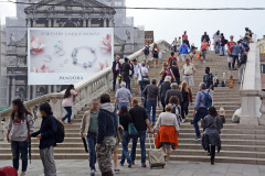 26_giant-advertising-scalzi-church-venice_pandora