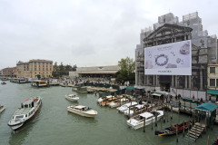 33_giant-advertising-scalzi-church-venice_pandora