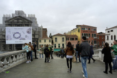 34_giant-advertising-scalzi-church-venice_pandora