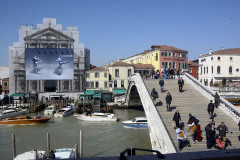 39_giant-advertising-scalzi-church-venice_geox