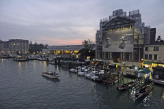 40_giant-advertising-scalzi-church-venice_geox