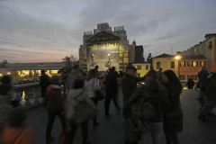 41_giant-advertising-scalzi-church-venice_geox