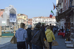 42_giant-advertising-scalzi-church-venice_geox
