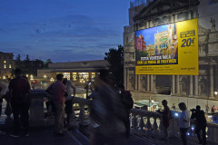 63_giant-advertising-scalzi-church-venice_fastweb