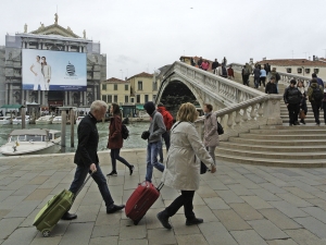 03_giant-advertising-scalzi-church-venice_marinaYachting