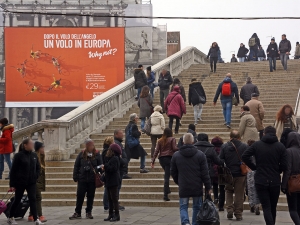 08_giant-advertising-scalzi-church-venice_easyJet