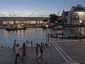 19_giant-advertising-scalzi-church-venice_balenciaga